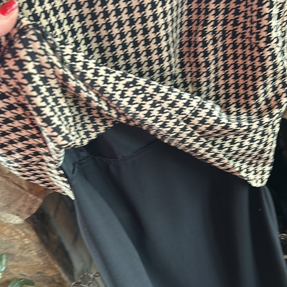 Classic Black and Cream Houndstooth Dress; Size 12; Sleeveless; Lined; Perfect! - Picture 4 of 10